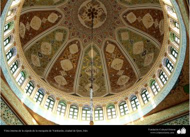 Vista interior de la cúpula de la mezquita de Jamkaran, Qom