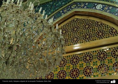 اسلامی فن تعمیر - جمکران مسجد میں دیواروں کی کاشی کاری اور لٹکا ہوا جھومڑ - شہر قم ، ایران - ۱۲۶